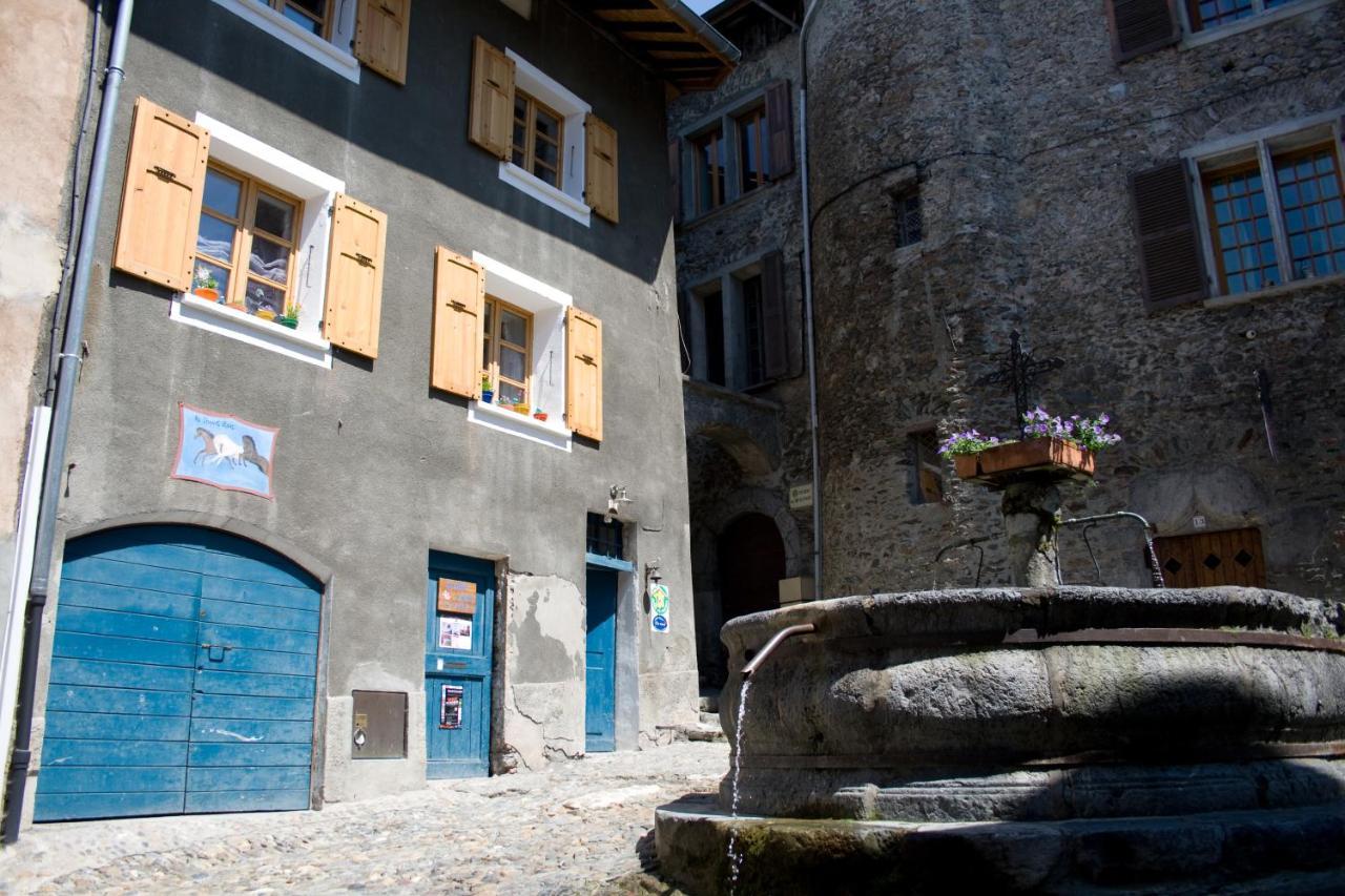Au Cheval Blanc - Appartements Et Chambres D'Hotes Albertville Exteriér fotografie