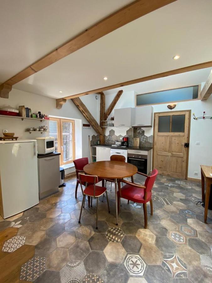 Au Cheval Blanc - Appartements Et Chambres D'Hotes Albertville Exteriér fotografie
