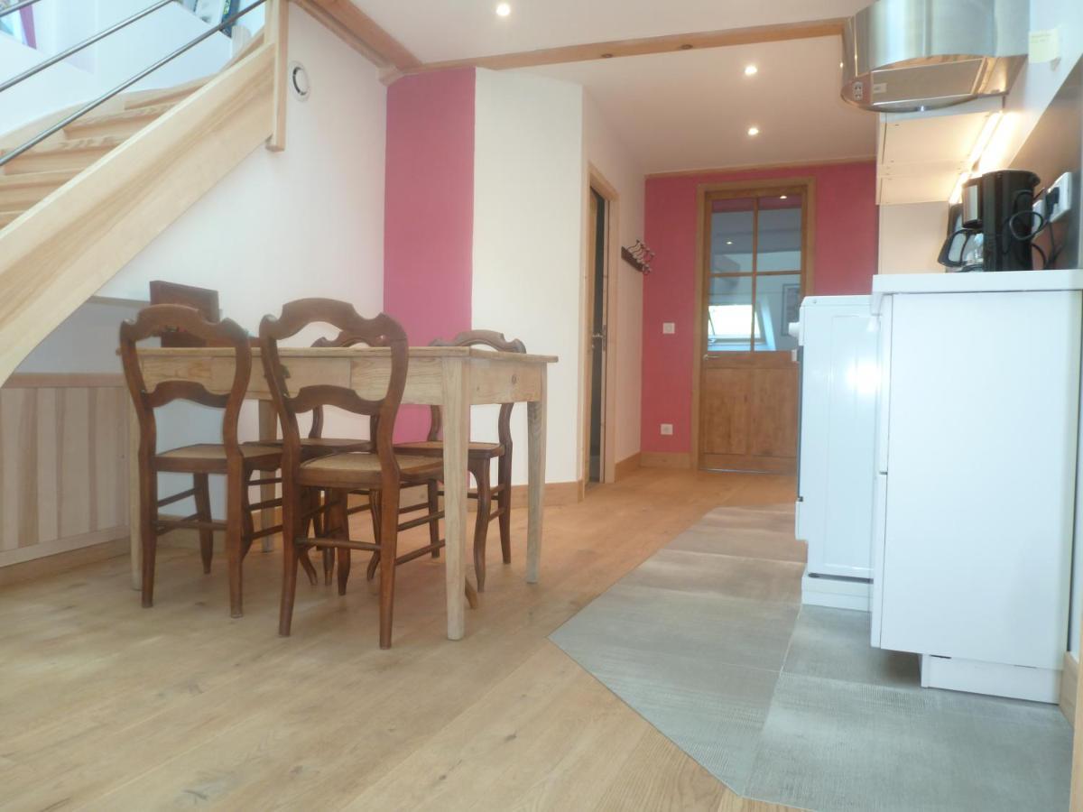 Au Cheval Blanc - Appartements Et Chambres D'Hotes Albertville Exteriér fotografie