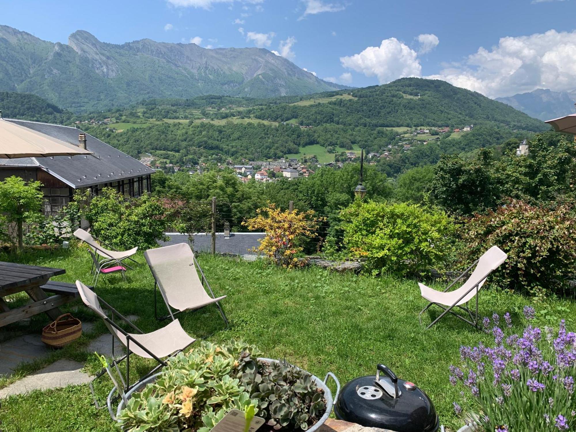 Au Cheval Blanc - Appartements Et Chambres D'Hotes Albertville Exteriér fotografie