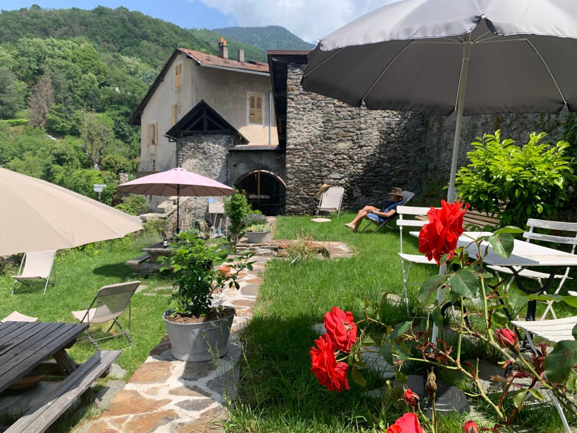 Au Cheval Blanc - Appartements Et Chambres D'Hotes Albertville Exteriér fotografie