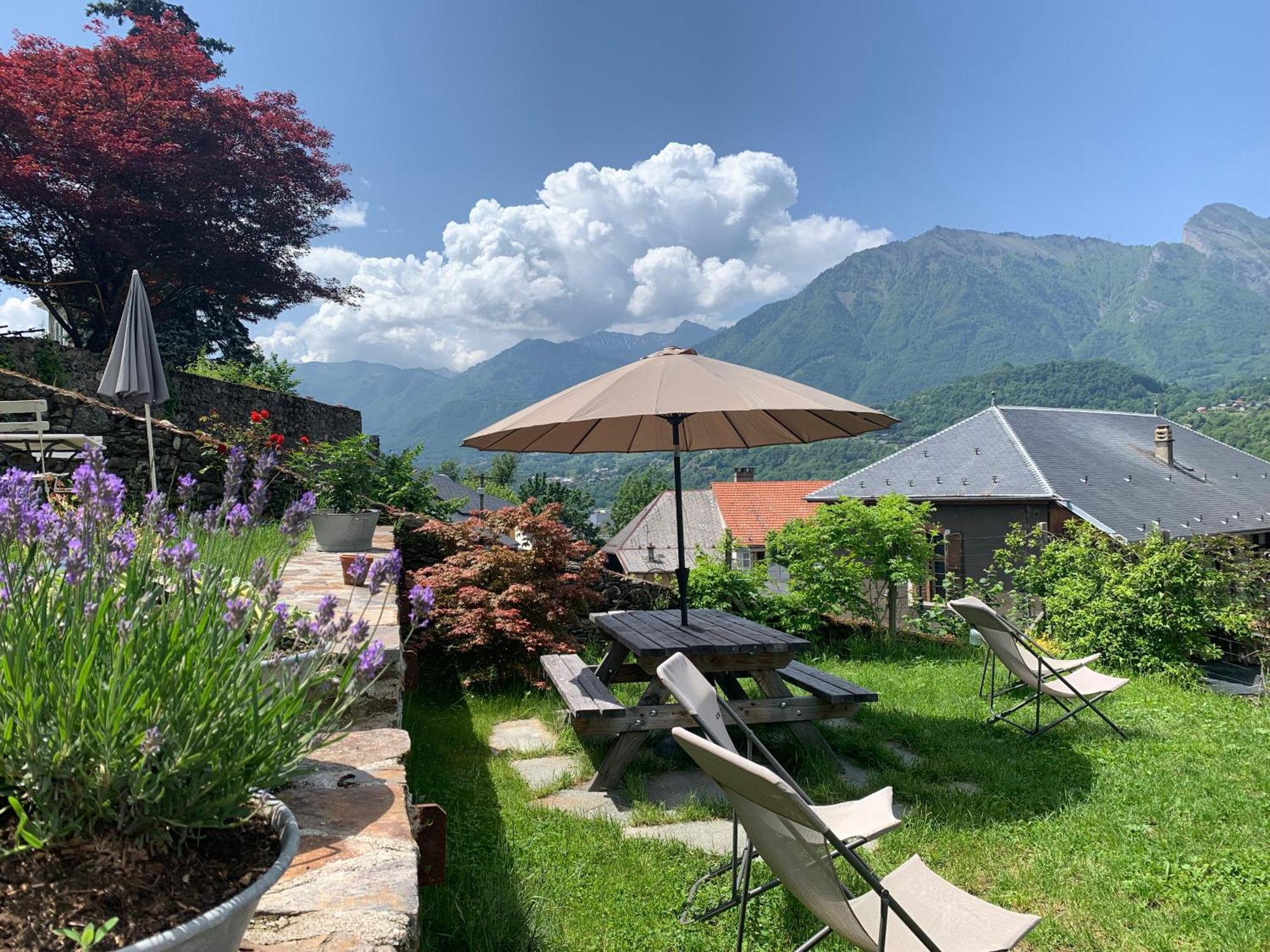 Au Cheval Blanc - Appartements Et Chambres D'Hotes Albertville Exteriér fotografie